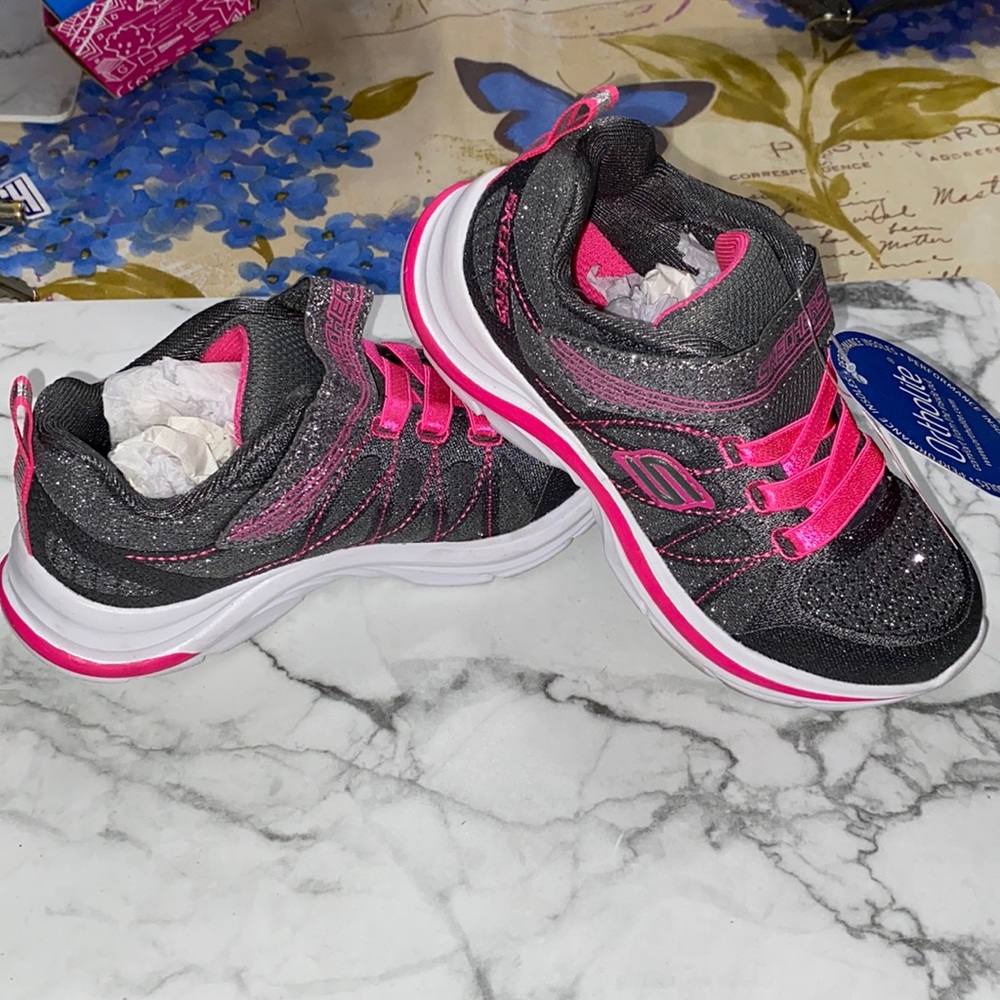 Skechers Girl size 9